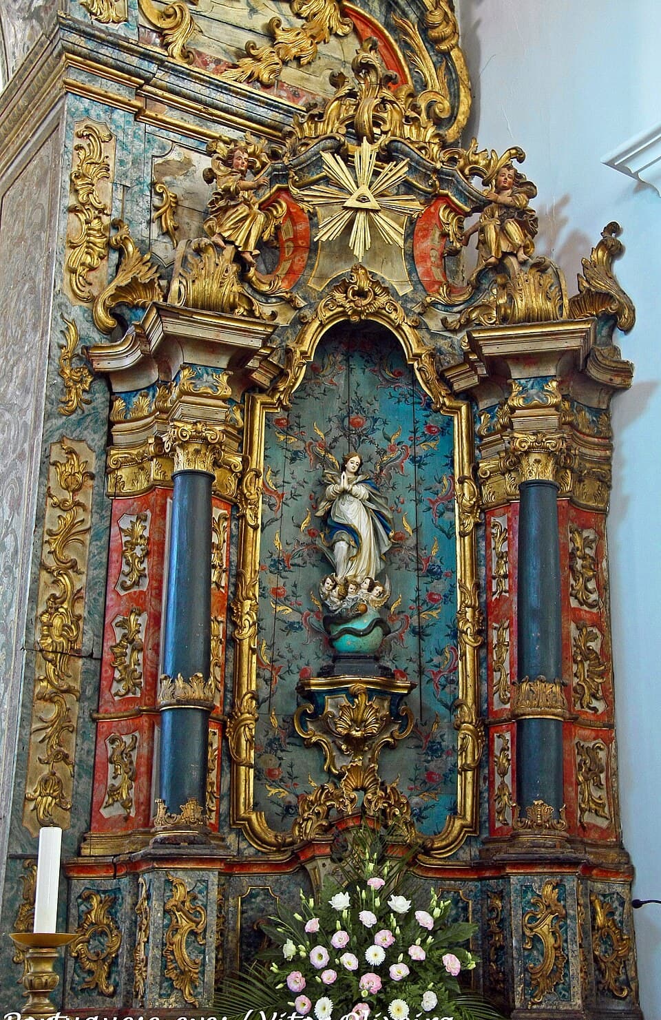 Retábulo com talha dourada na Igreja Matriz de Albergaria-a-Velha