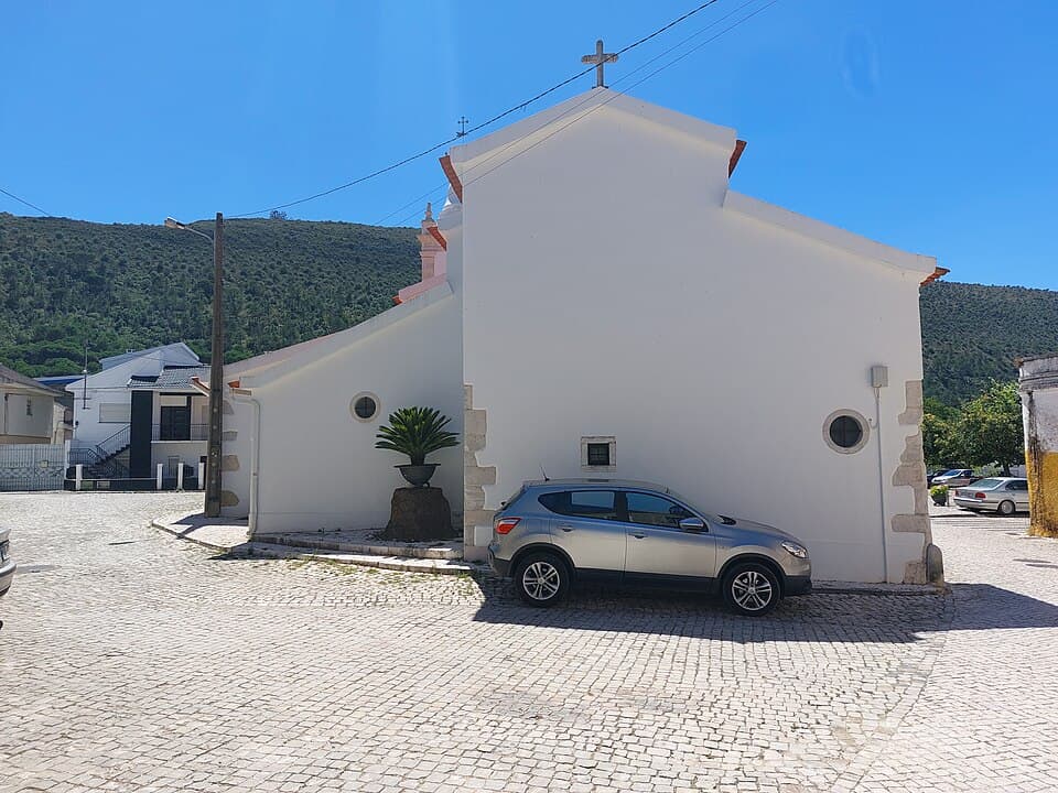 Fachada posterior da Igreja de Nossa Senhora da Assunção, Matriz de Minde