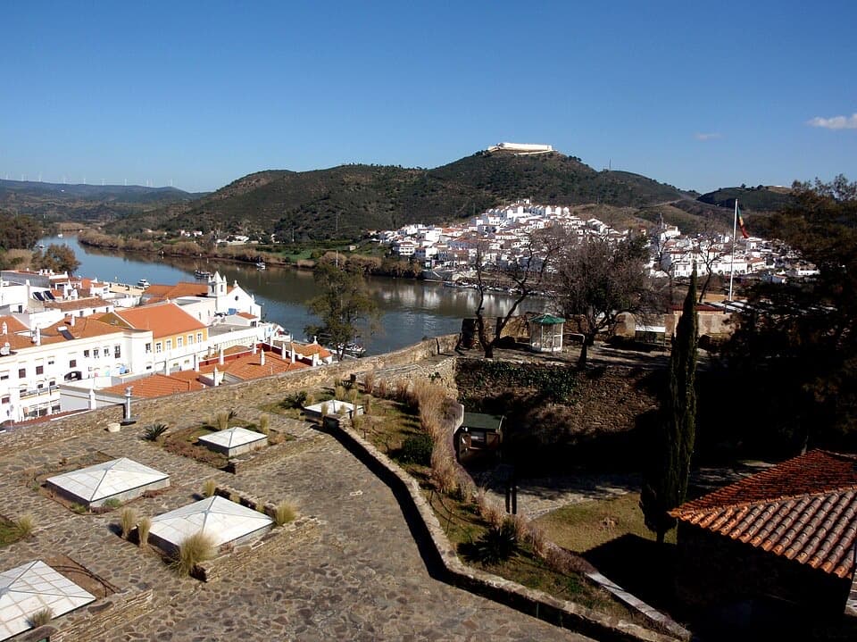 Vista a partir de Alcoutim sobre o rio Guadiana e a margem espanhola