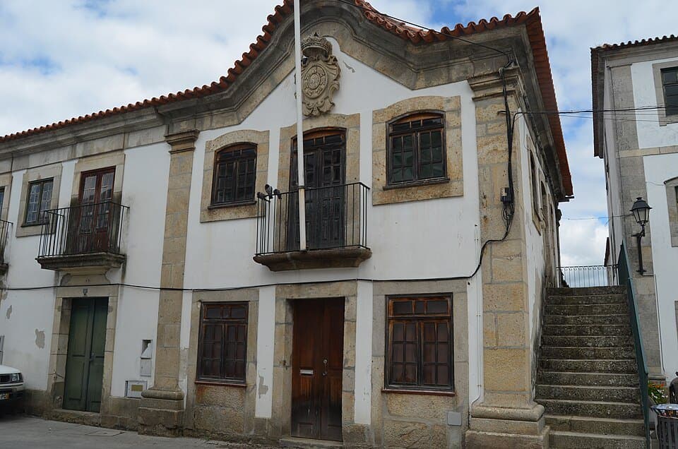 Antigos Paços do Concelho de Favaios, em Alijó