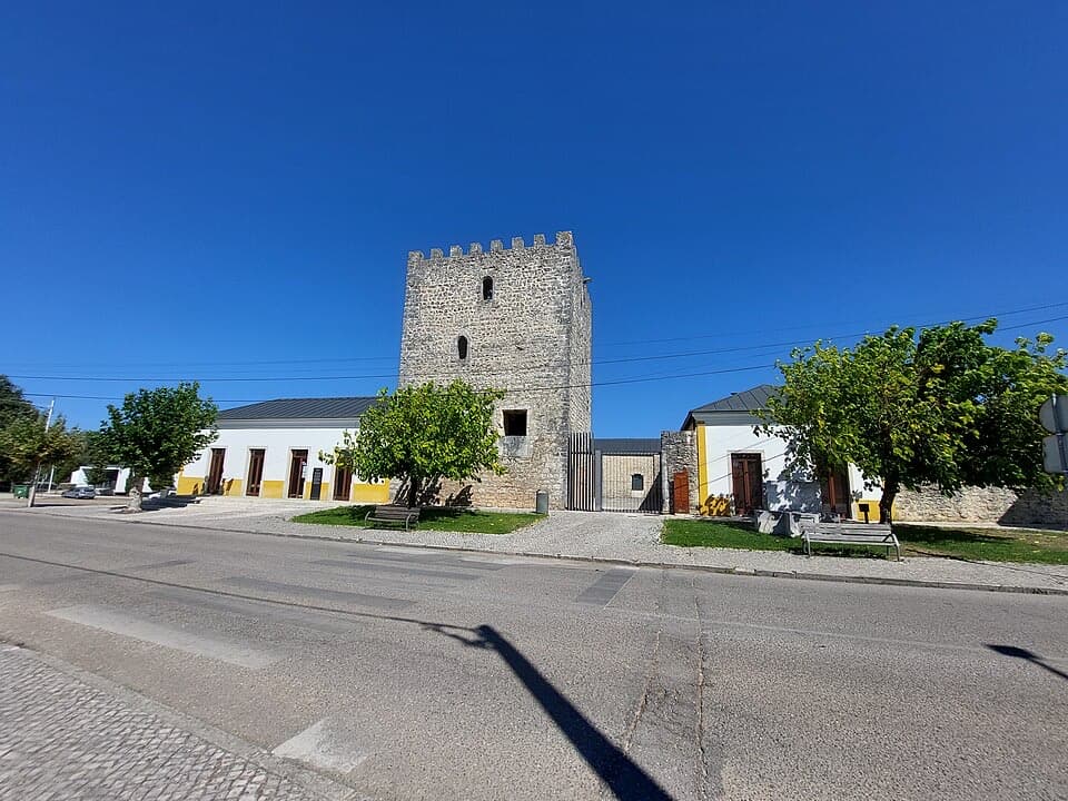 Torre e edifícios do Complexo Monumental de Santiago da Guarda