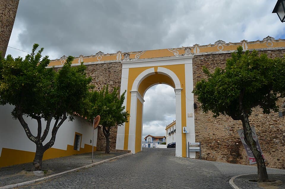 Porta do Arco em Avis