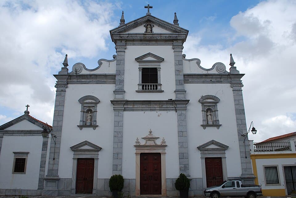 Fachada principal da Sé Catedral de Beja