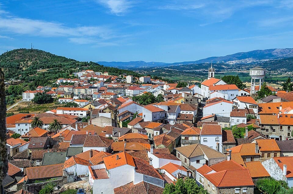 Casario e telhados da vila de Belmonte vistos a partir do castelo