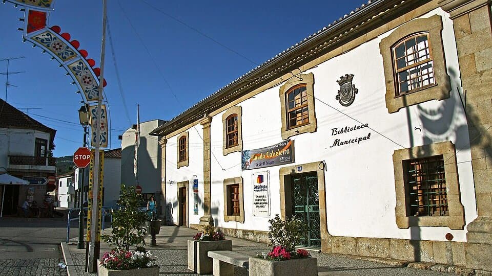 Fachada da Biblioteca Municipal de Boticas