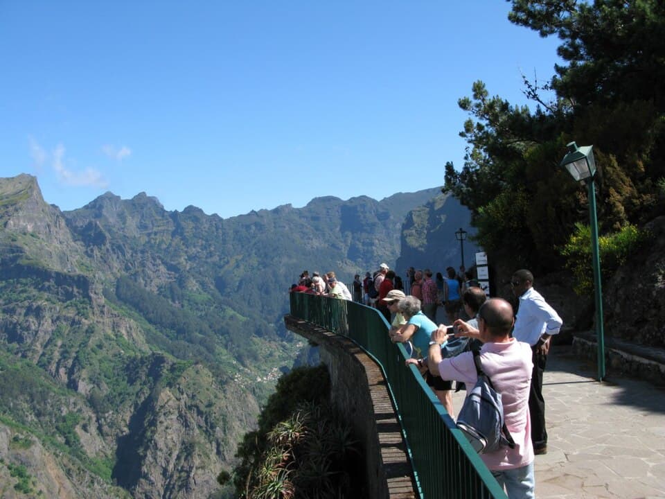 Vista do Miradouro da Eira do Serrado sobre o Curral das Freiras
