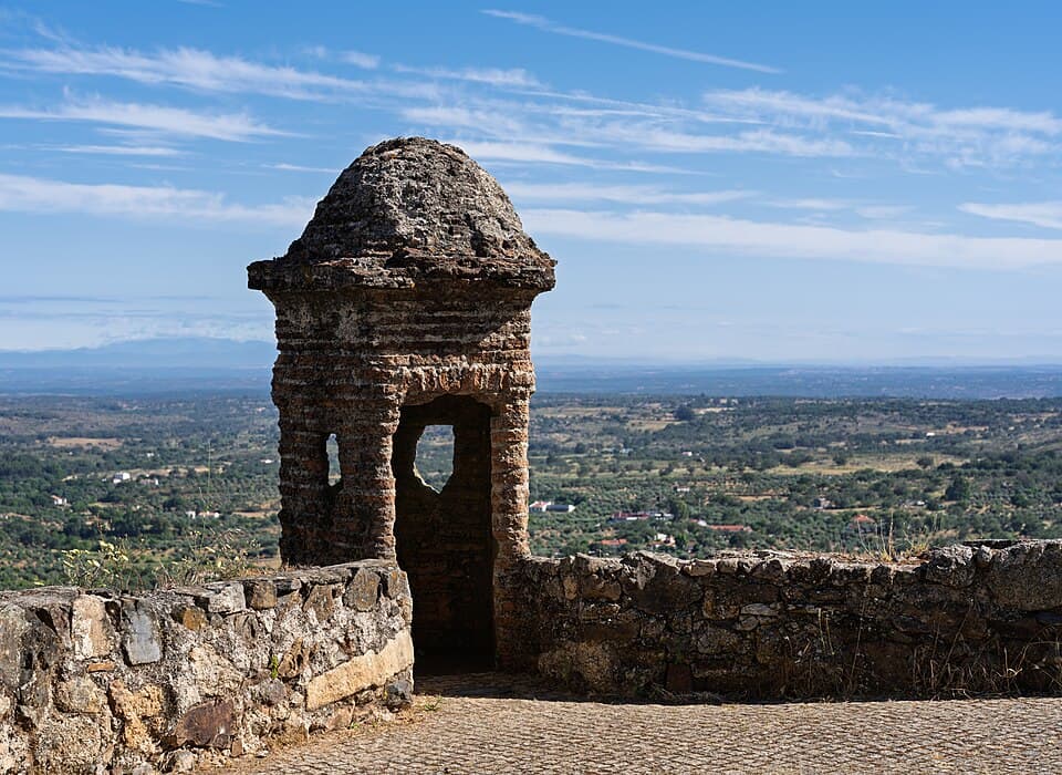 Guarita de pedra nas muralhas de Castelo de Vide