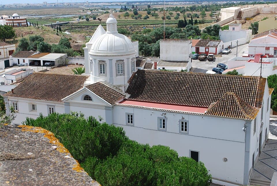 Igreja Matriz de Nossa Senhora dos Mártires vista do Castelo de Castro Marim