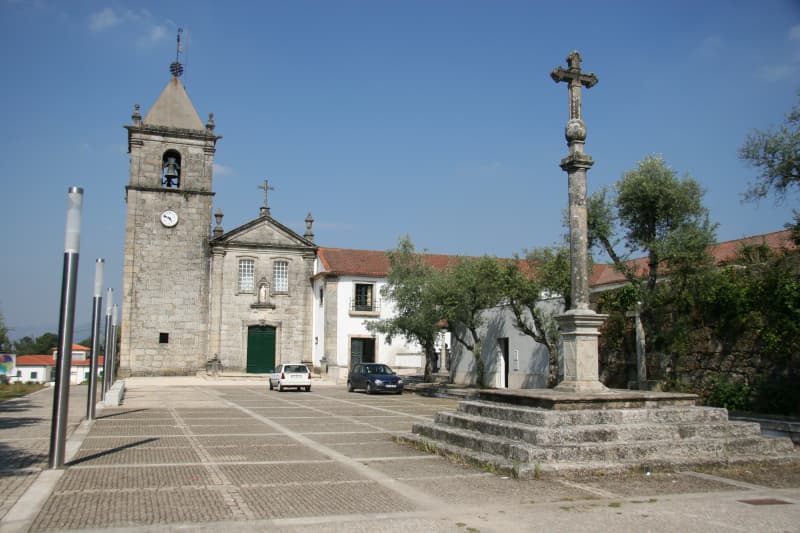 Fachada do antigo Mosteiro de São Bento de Arnóia