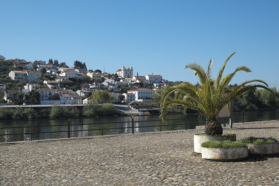 Vista de Tancos para o casario do Arripiado na margem oposta do Tejo