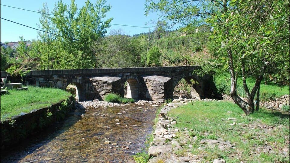Ponte da Balsa sobre o rio Ardena, em Nespereira, Cinfães