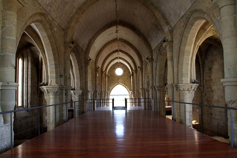 Interior da igreja do Mosteiro de Santa Clara-a-Velha, em Coimbra