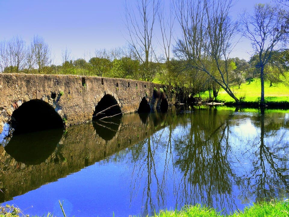 Ponte Velha do Prado sobre a Ribeira de Seda, no concelho do Crato