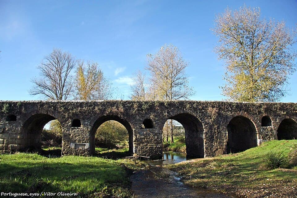 Arcos da Ponte de Vila Ruiva sobre a ribeira de Odivelas