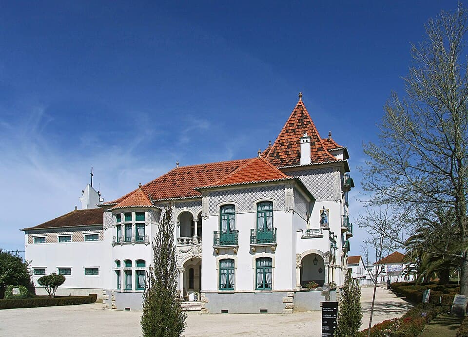 Fachada da Casa-Museu Egas Moniz na Quinta do Marinheiro, em Avanca