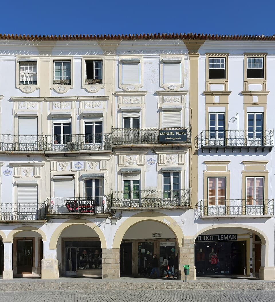 Arcadas da Praça do Giraldo, em Évora