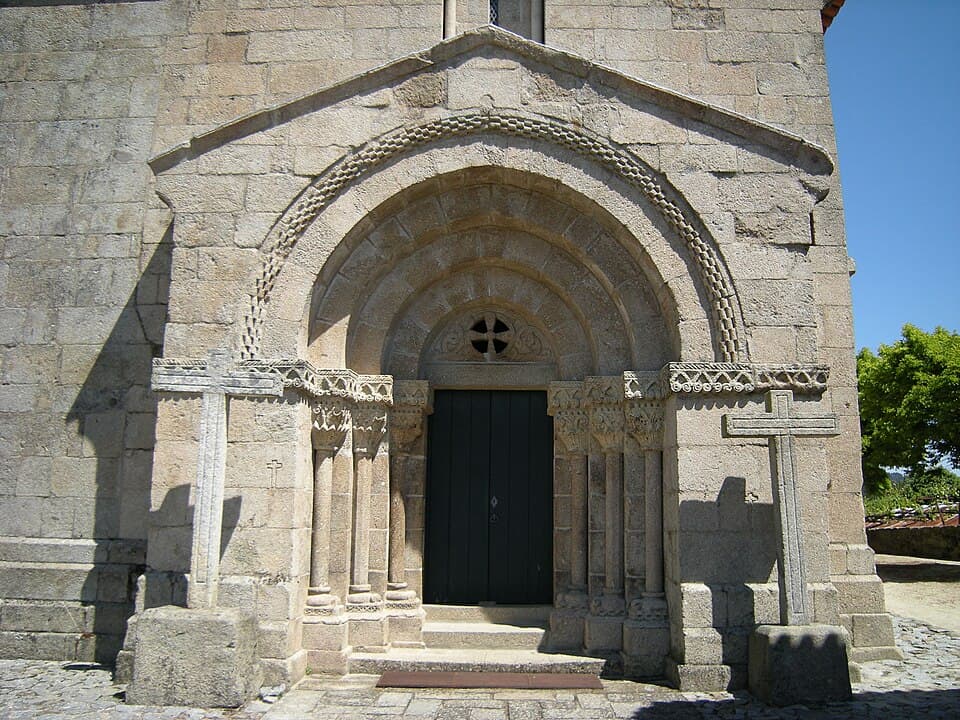 Portal românico da Igreja do Salvador de Unhão