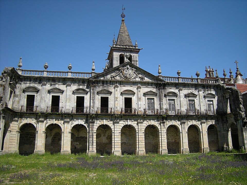 Fachada do Mosteiro de Santa Maria de Pombeiro, em Felgueiras