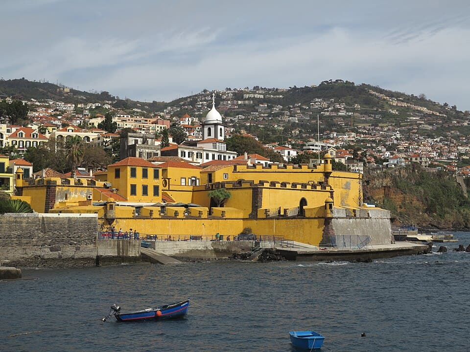 Fortaleza de São Tiago junto ao mar, no Funchal