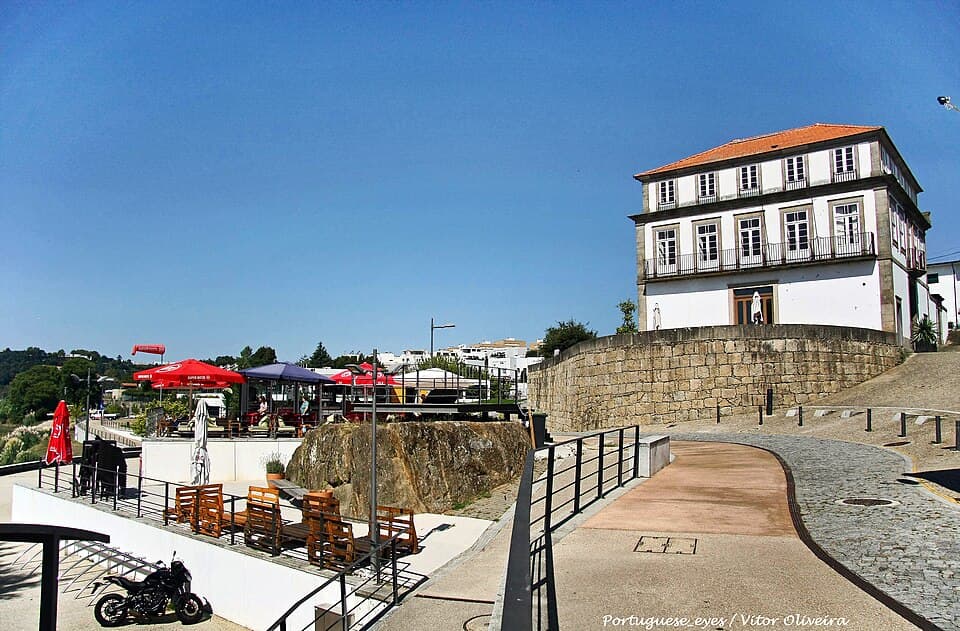 Casa Branca de Gramido junto à margem do Douro
