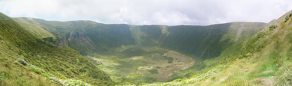 Cratera da Caldeira do Faial no concelho da Horta