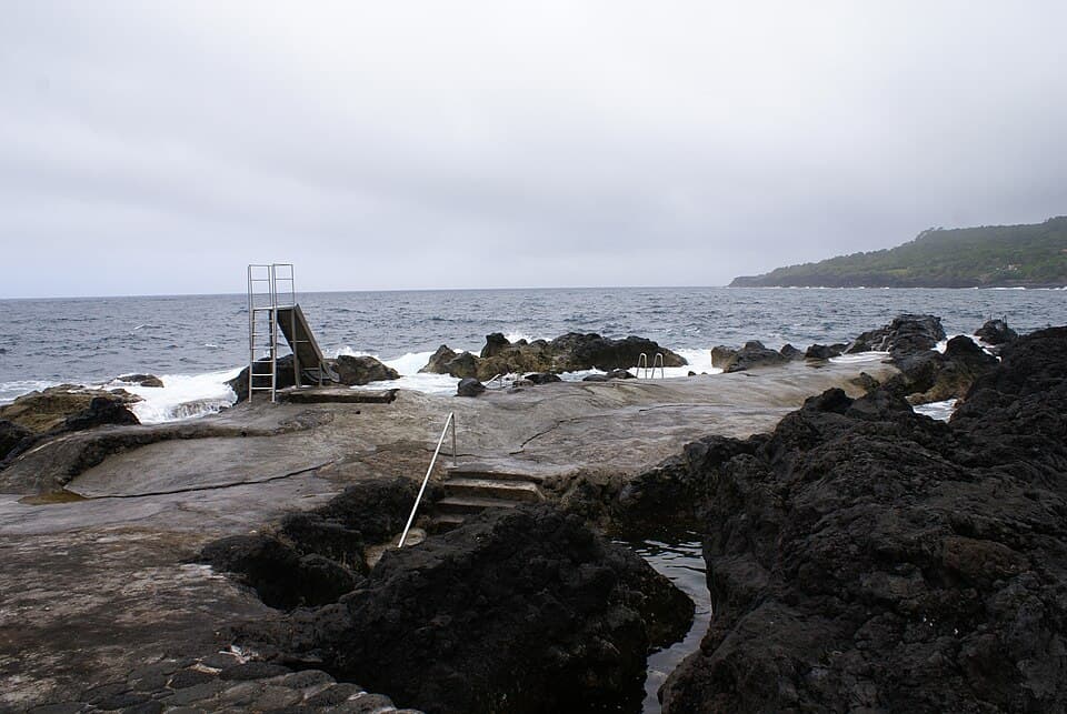 Zona balnear da Ponta do Admoiro em São João nas Lajes do Pico