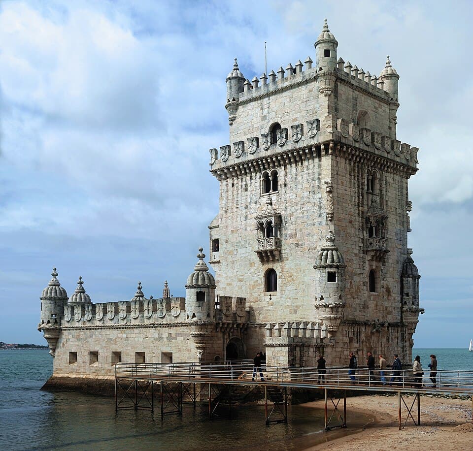 Torre de Belém junto ao rio Tejo, em Lisboa