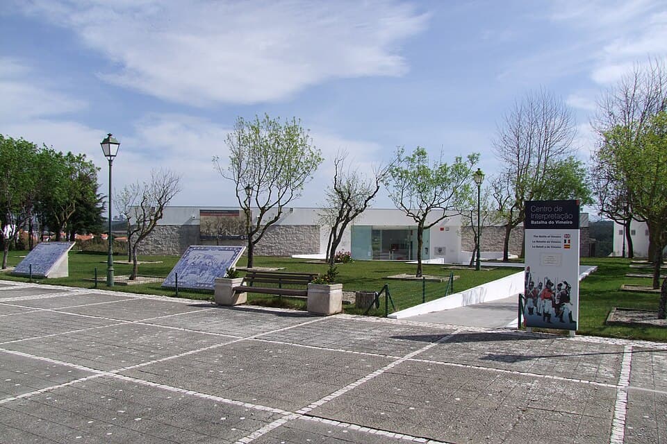 Entrada e jardim do Centro de Interpretação da Batalha do Vimeiro
