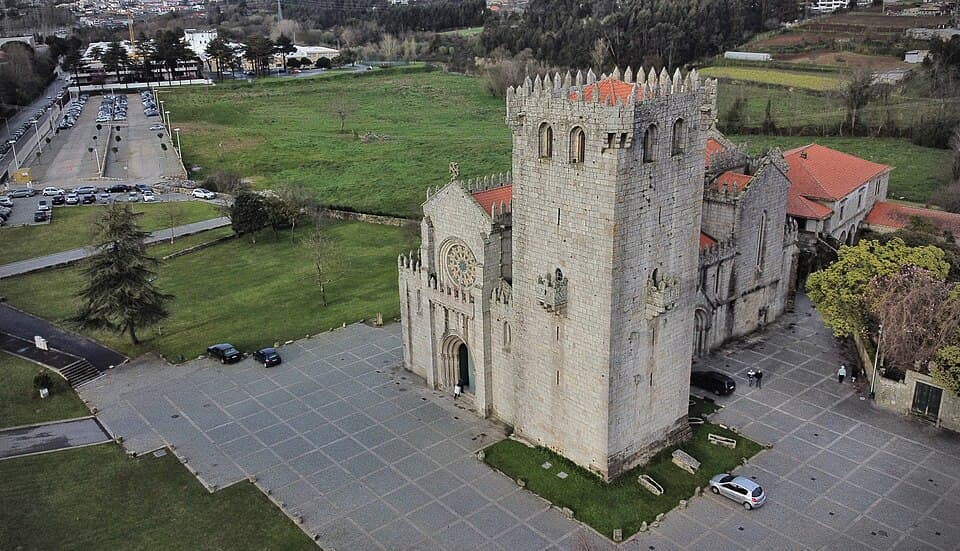 Mosteiro de Leça do Balio visto do alto
