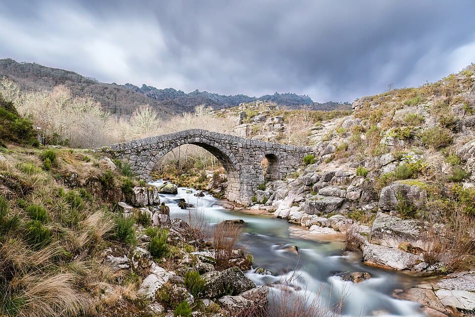 Ponte da Cava da Velha sobre o rio Castro Laboreiro em Melgaço