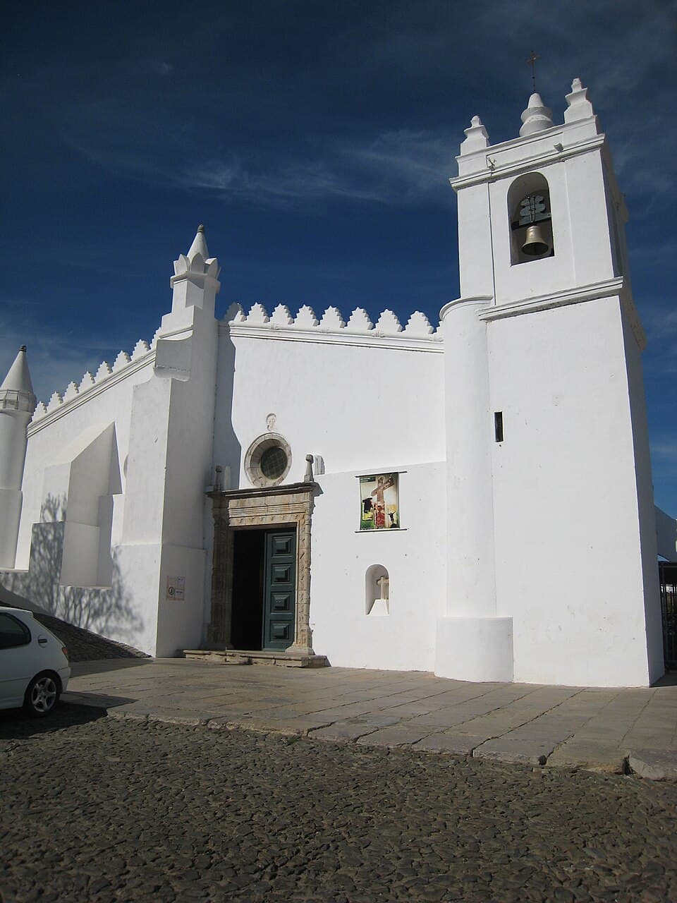 Fachada da Igreja Matriz de Mértola, antiga mesquita