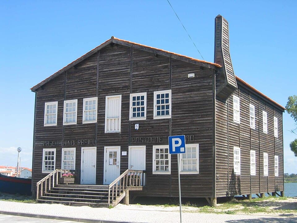 Edifício de madeira do Museu Etnográfico da Praia de Mira