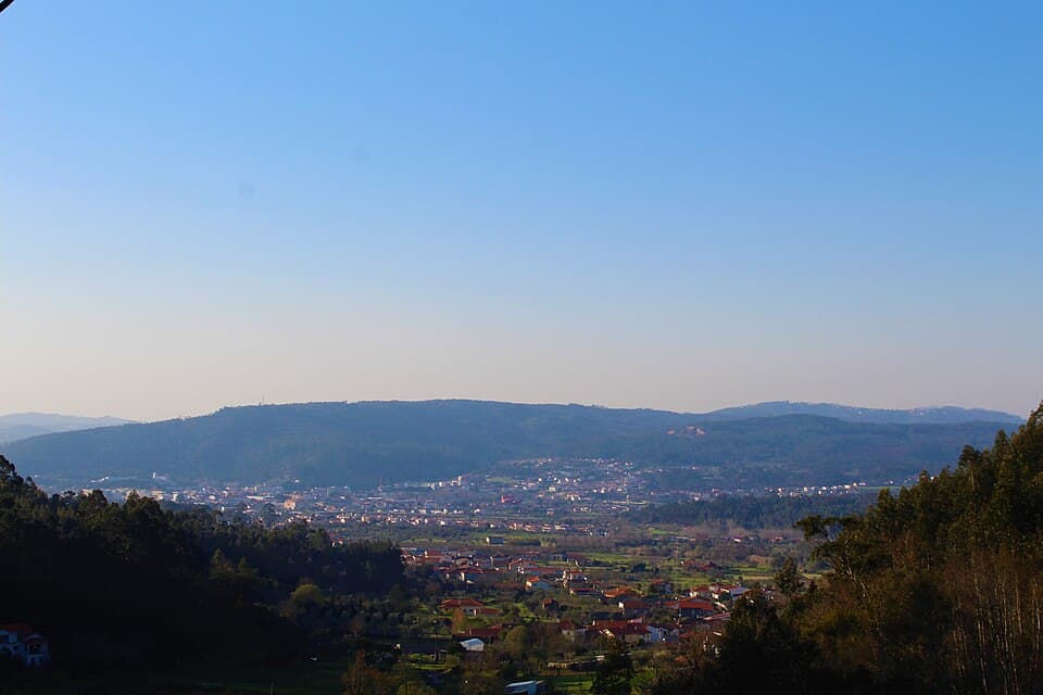 Vista sobre o vale a partir da área da Senhora da Piedade de Tábuas