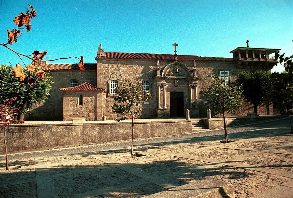 Fachada do antigo Convento Beneditino de Nossa Senhora da Purificação, em Moimenta da Beira
