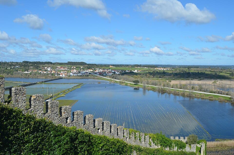 Campos alagados e canais do Baixo Mondego vistos do Castelo de Montemor-o-Velho