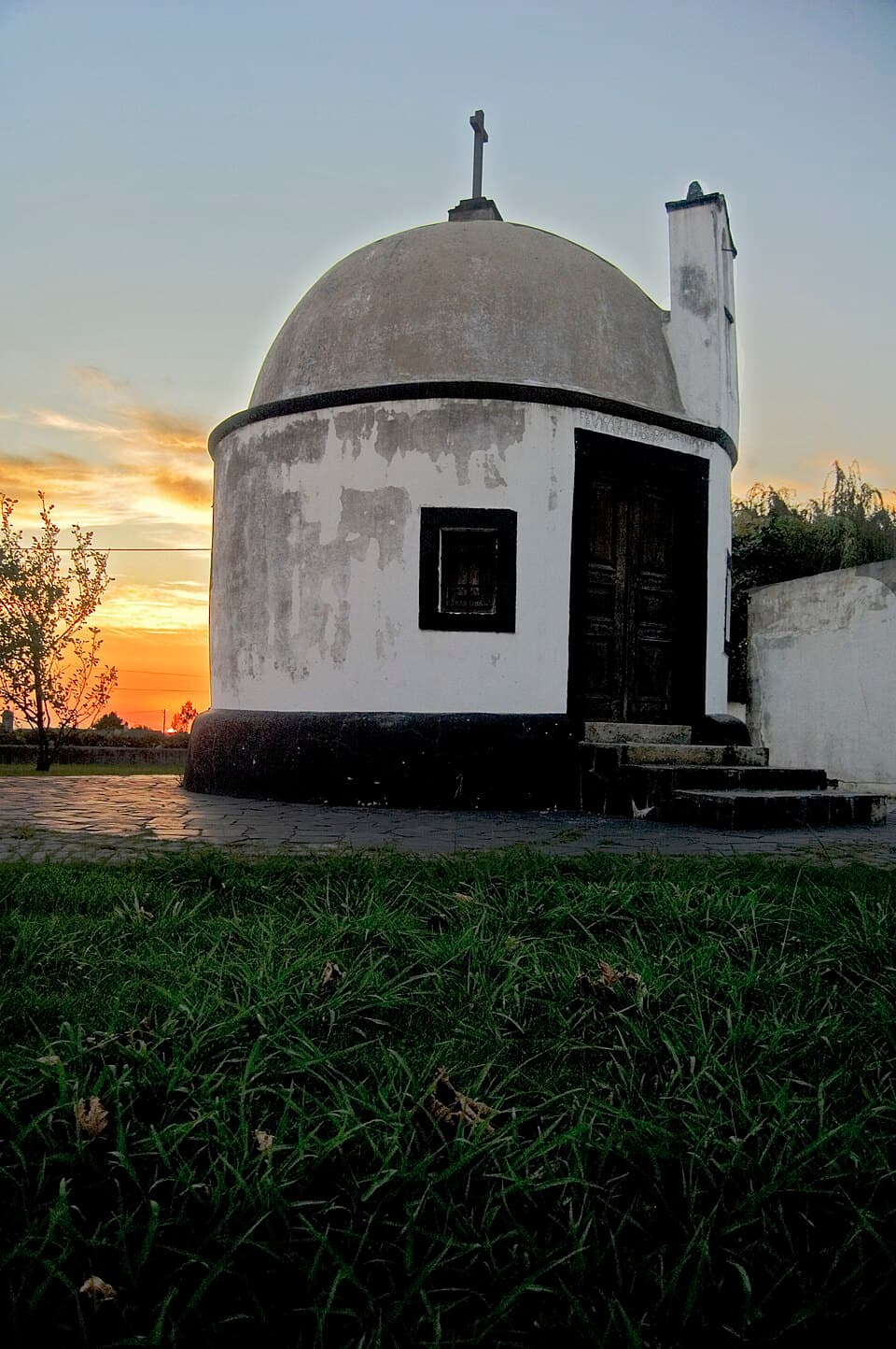 Capela de São Simão ao pôr do sol, no Bunheiro, Murtosa