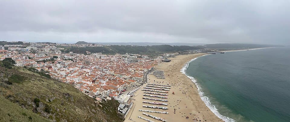 Vista panorâmica da vila e da Praia da Nazaré a partir do Sítio