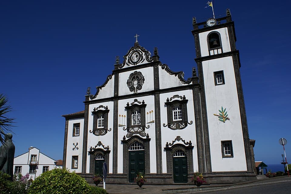 Fachada da Igreja Matriz de São Jorge no Nordeste