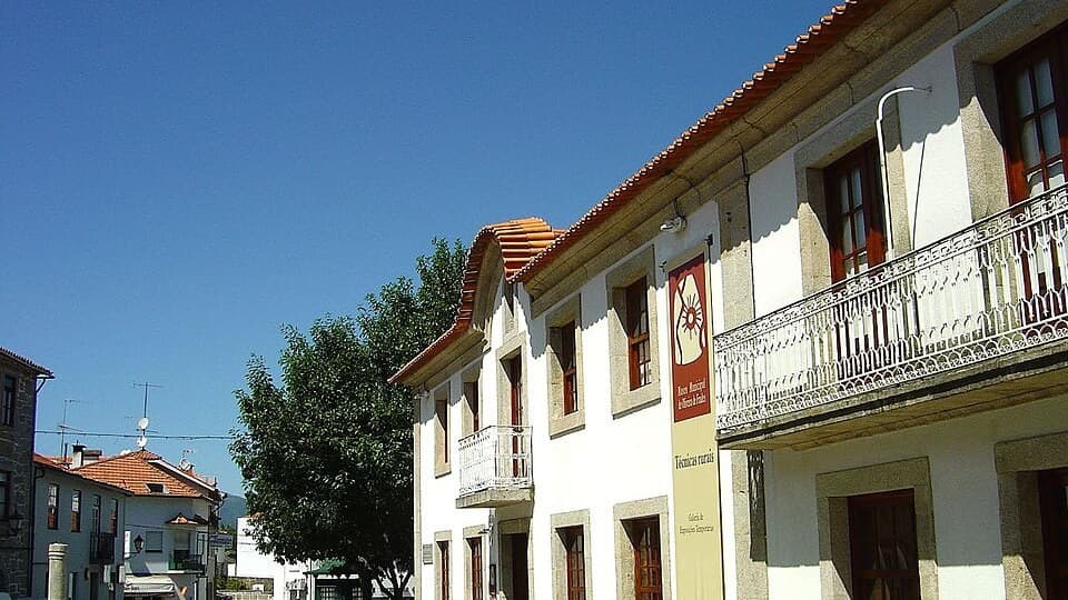 Fachada e letreiro do Museu Municipal de Oliveira de Frades