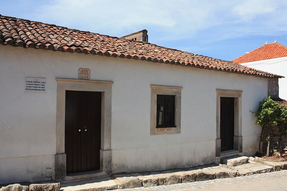 Fachada da Casa de Francisco e Jacinta em Aljustrel, Fátima