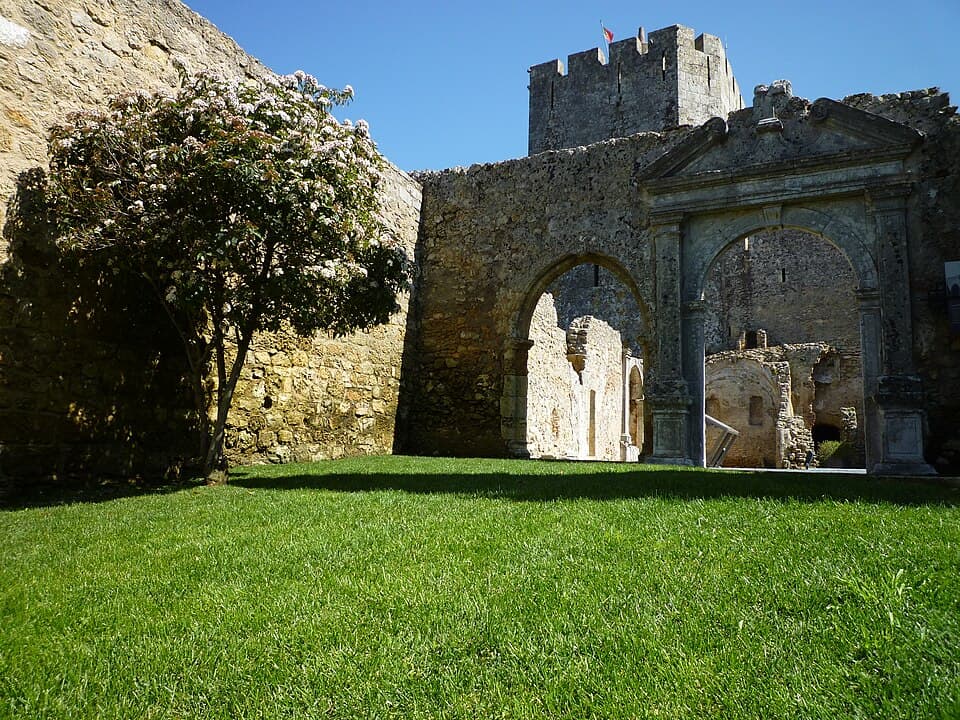Muralha e torre do Castelo de Palmela
