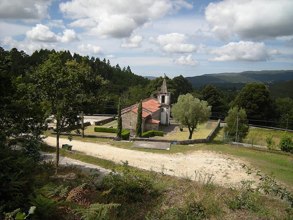 Igreja românica de São Pedro de Rubiães vista do exterior
