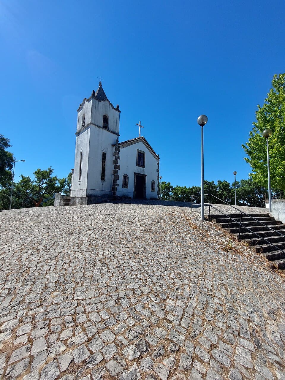 Capela de Nossa Senhora dos Milagres no alto do adro