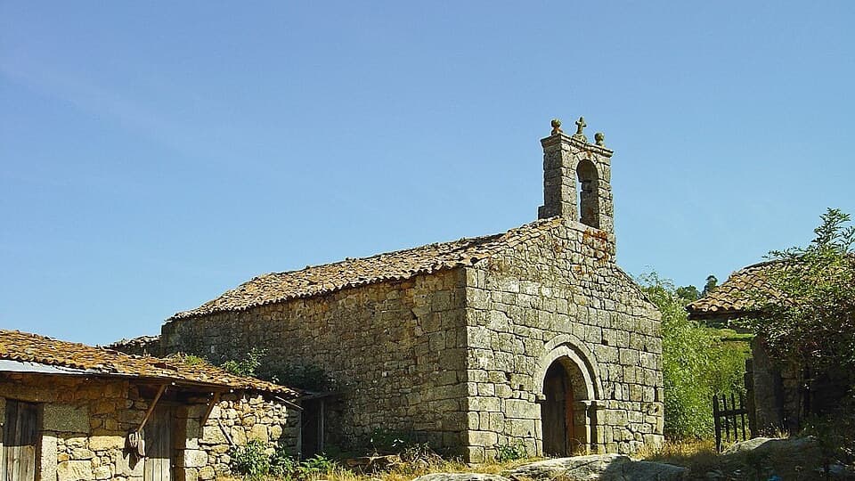 Igreja de pedra do Mosteiro do Santo Sepulcro em Trancozelos, Penalva do Castelo
