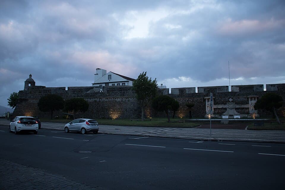 Forte de São Brás na frente marítima de Ponta Delgada