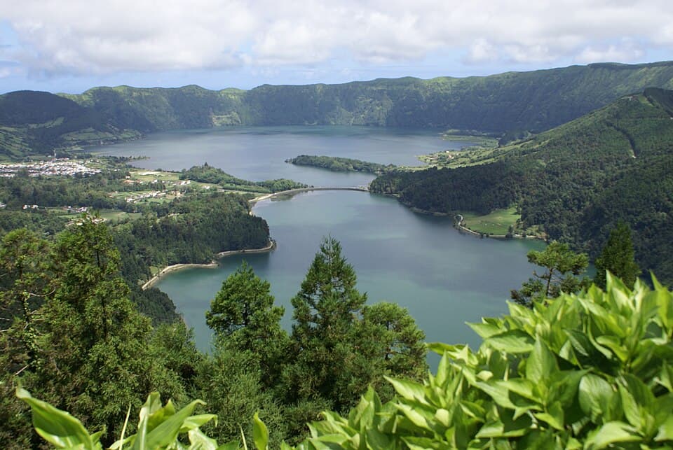 Lagoa das Sete Cidades vista do Miradouro da Vista do Rei