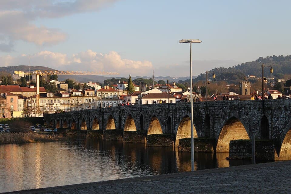 Ponte histórica sobre o rio Lima em Ponte de Lima
