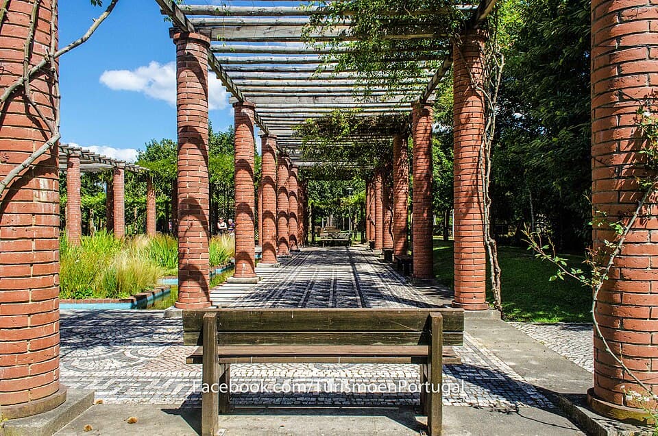 Alameda de jardim do Parque do Arnado em Ponte de Lima