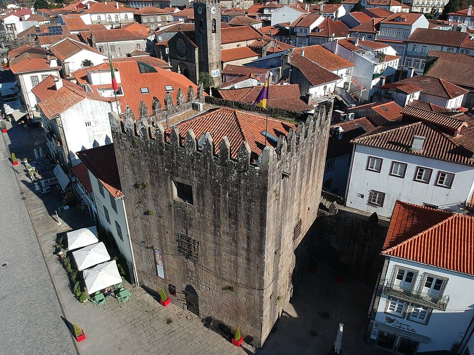 Torre da Cadeia Velha vista do ar no centro de Ponte de Lima