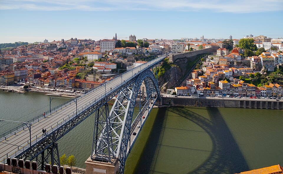Ponte D. Luís I sobre o rio Douro